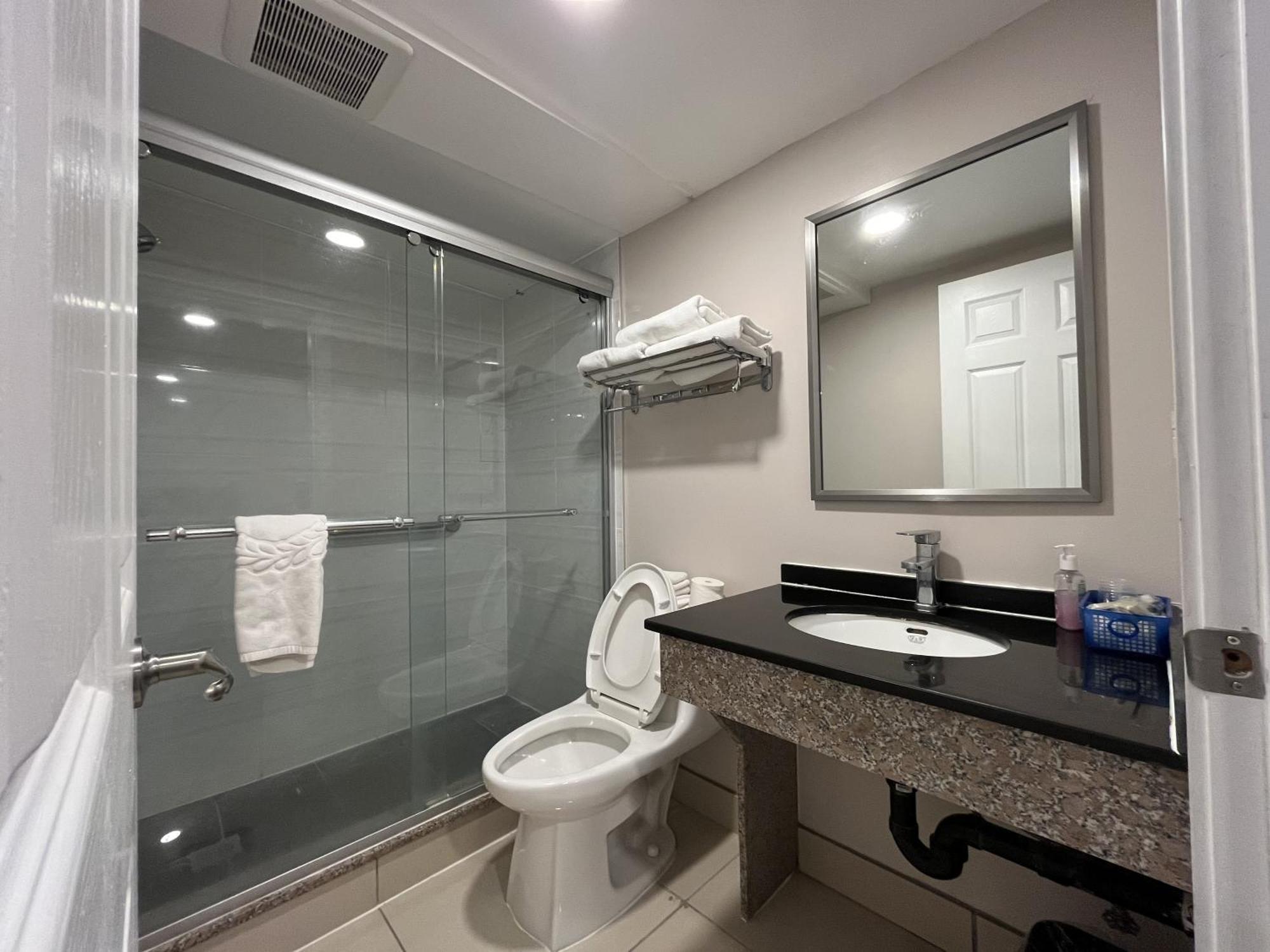 Kluane Park Inn Haines Junction Ngoại thất bức ảnh