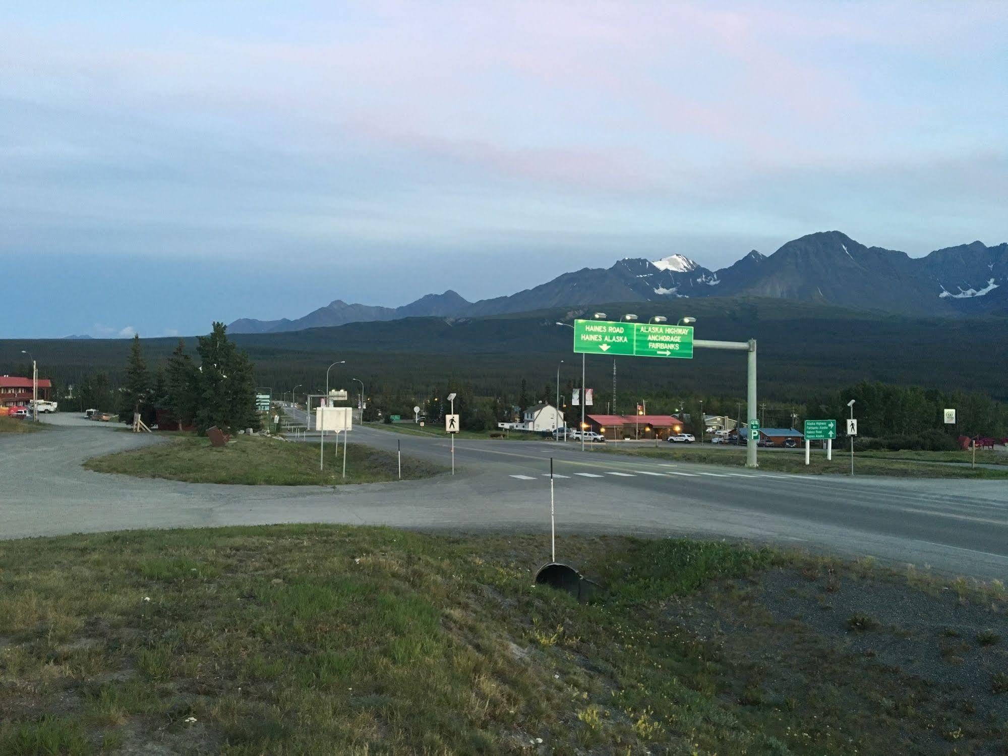 Kluane Park Inn Haines Junction Ngoại thất bức ảnh